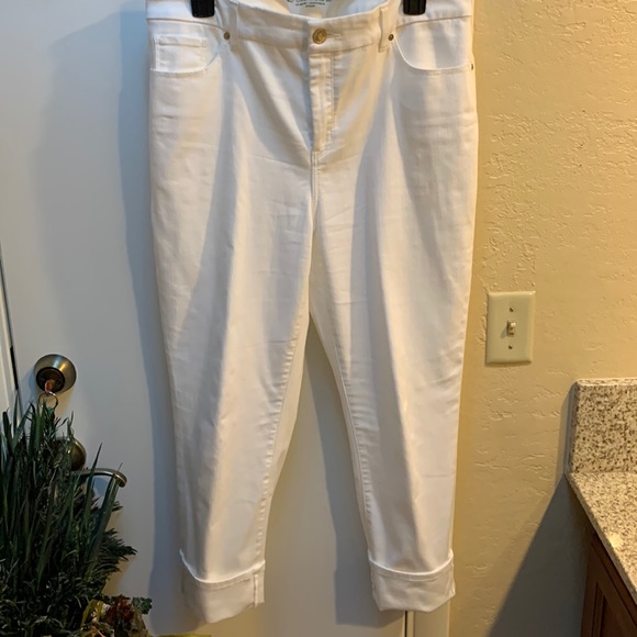 Slimming Girlfriend Slim Leg Crop 